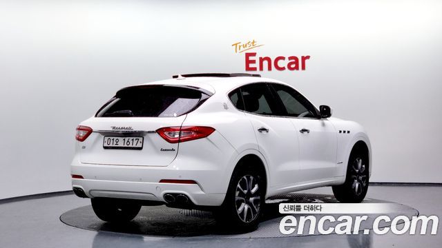Maserati Levante 3.0 Diesel AWD GranLusso - фото 1