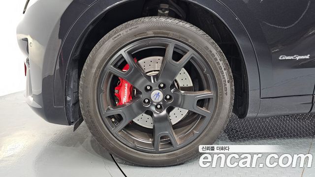 Maserati Levante 3.0 Diesel AWD GranSport - фото 4