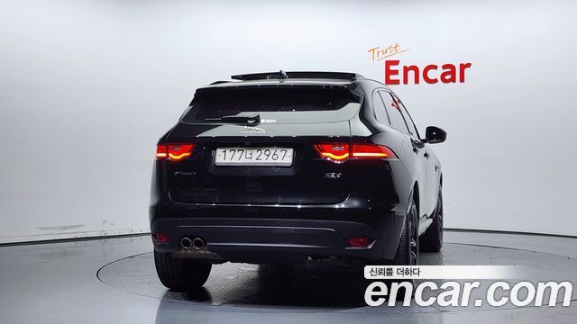 Jaguar F-PACE 20d Chequered Flag Edition - фото 3