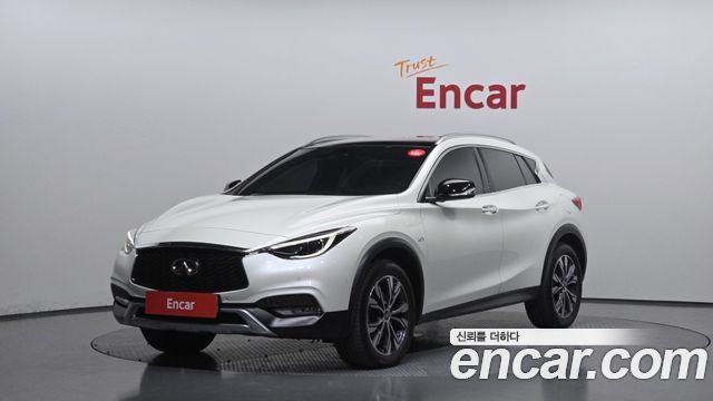 Infiniti QX30 2.0 Essential AWD - фото 0