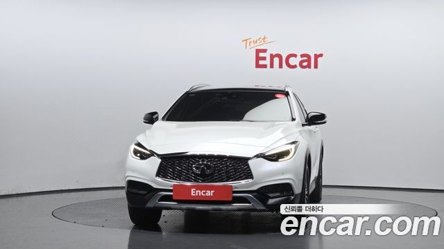 Infiniti QX30 2.0 Essential AWD - фото 2