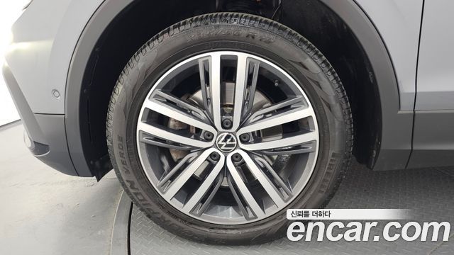 Volkswagen Tiguan 2.0 TSI Prestige - фото 4