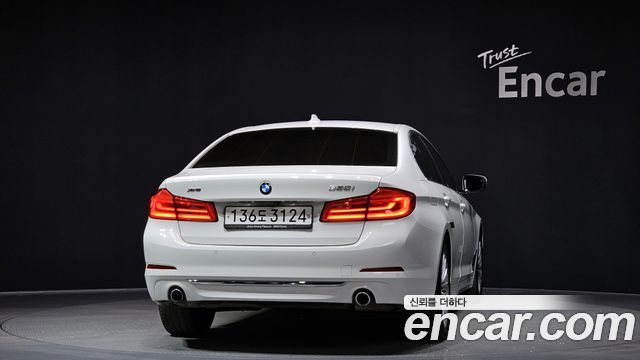 BMW 5-Series G30 530i xDrive Luxury Plus - фото 3