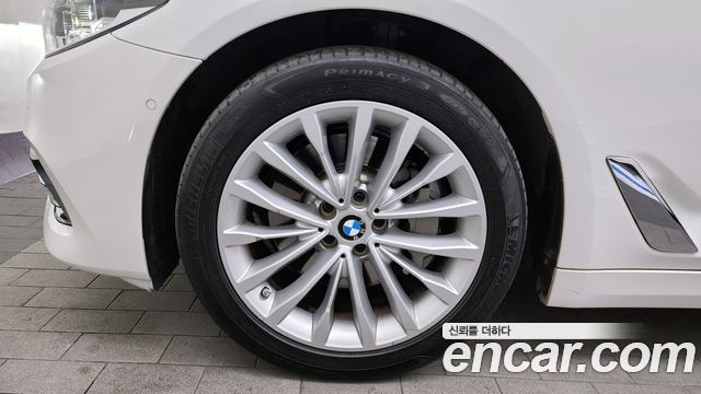 BMW 5-Series G30 530i xDrive Luxury Plus - фото 4