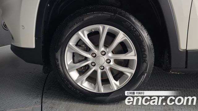 Jeep Cherokee KL 2.4 Longitude High AWD - фото 4
