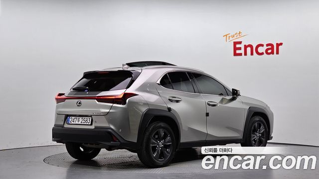 Lexus UX 2.0 2WD - фото 1