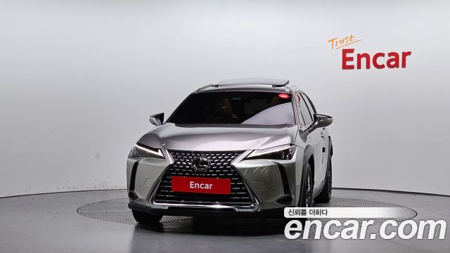 Lexus UX 2.0 2WD - фото 2