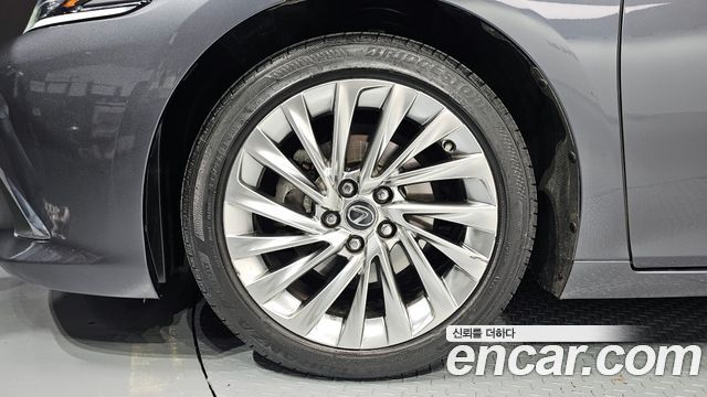 Lexus ES 7-го поколения Luxury Plus - фото 4