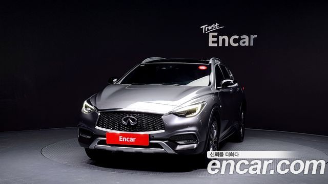 Infiniti QX30 2.0 Essential AWD - фото 2