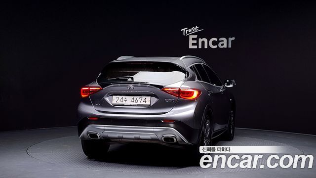 Infiniti QX30 2.0 Essential AWD - фото 3