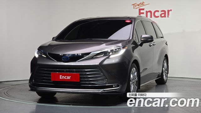 Toyota Sienna 4-го поколения 2.5 Hybrid 2WD - фото 0