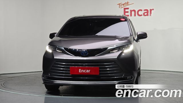 Toyota Sienna 4-го поколения 2.5 Hybrid 2WD - фото 2