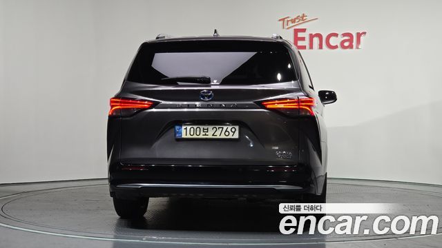 Toyota Sienna 4-го поколения 2.5 Hybrid 2WD - фото 3