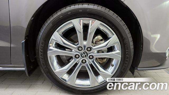 Toyota Sienna 4-го поколения 2.5 Hybrid 2WD - фото 4