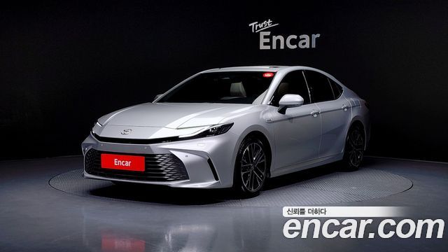 Toyota Camry XV80 2.5 XLE Hybrid - фото 0