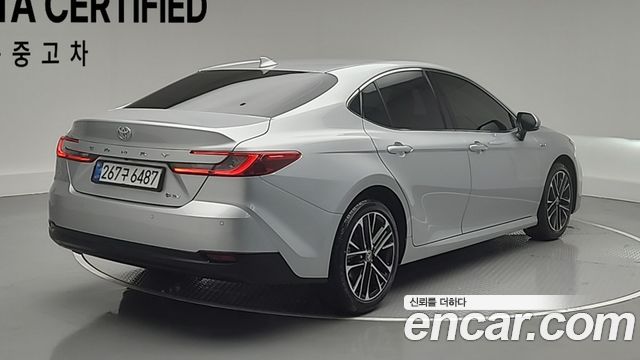 Toyota Camry XV80 2.5 XLE Hybrid - фото 1
