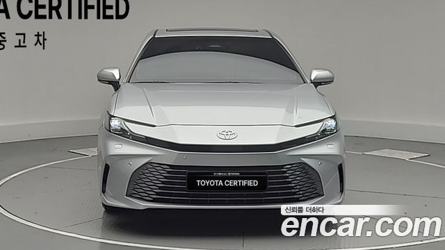 Toyota Camry XV80 2.5 XLE Hybrid - фото 2