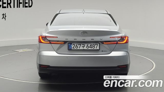 Toyota Camry XV80 2.5 XLE Hybrid - фото 3