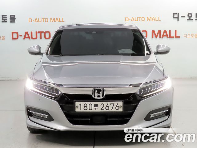 Honda Accord 10-го поколения 2.0 Hybrid Touring - фото 1