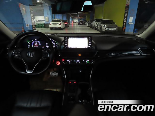 Honda Accord 10-го поколения 2.0 Hybrid Touring - фото 4