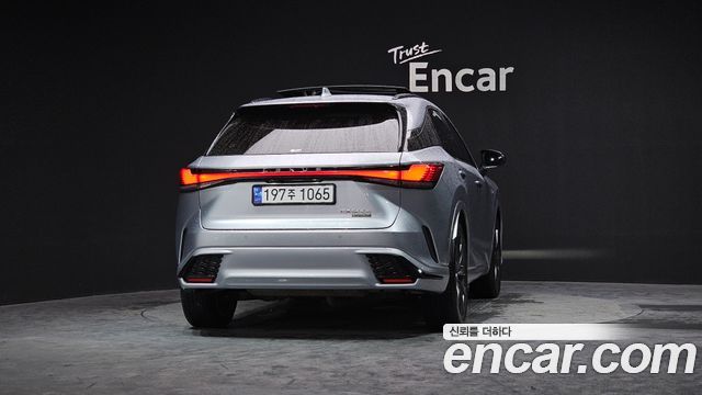 Lexus RX 5-го поколения F-Sport - фото 3