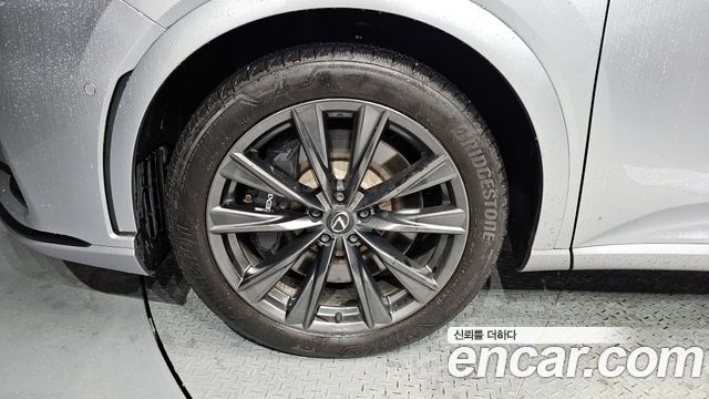 Lexus RX 5-го поколения F-Sport - фото 4