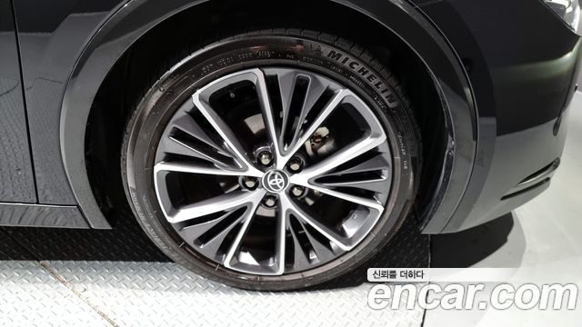 Toyota Prius 5-го поколения 2.0 XLE - фото 4