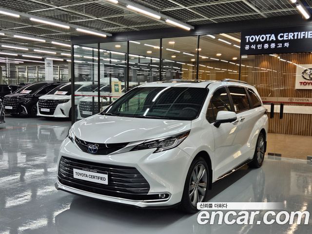 Toyota Sienna 4-го поколения 2.5 Hybrid 2WD - фото 0
