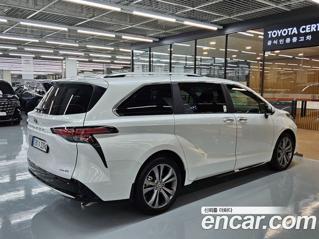Toyota Sienna 4-го поколения 2.5 Hybrid 2WD - фото 1