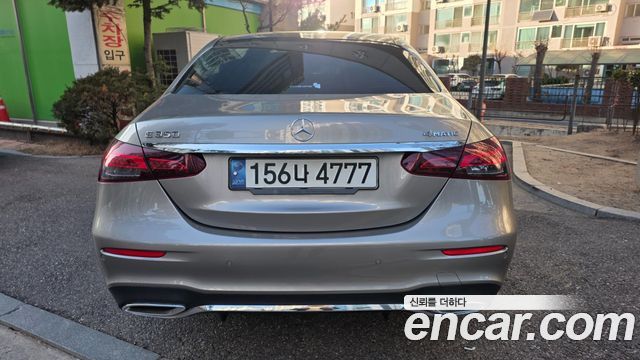 Mercedes-Benz E-Class W213 E350 4MATIC AMG Line - фото 3