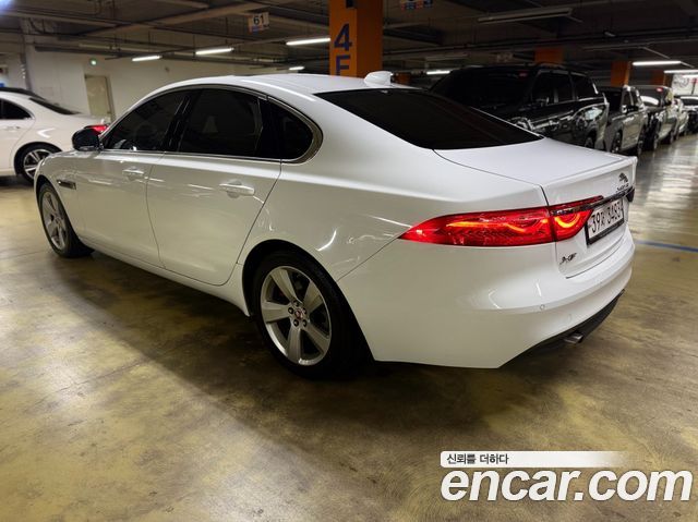 Jaguar XF X260 25t Prestige - фото 3