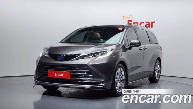 Toyota Sienna 4-го поколения 2.5 Hybrid 2WD - фото 0