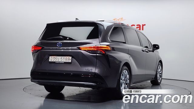 Toyota Sienna 4-го поколения 2.5 Hybrid 2WD - фото 1