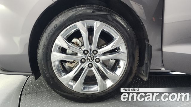 Toyota Sienna 4-го поколения 2.5 Hybrid 2WD - фото 4