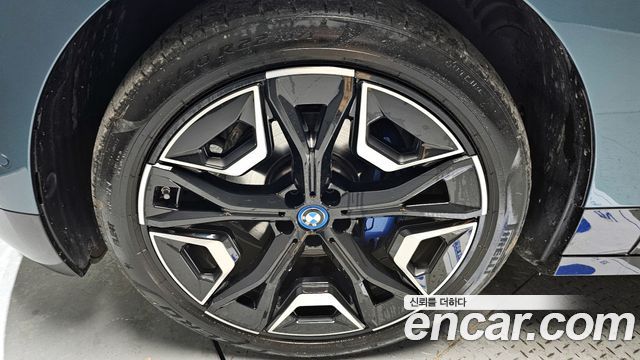 BMW iX xDrive50 Sports Plus - фото 3