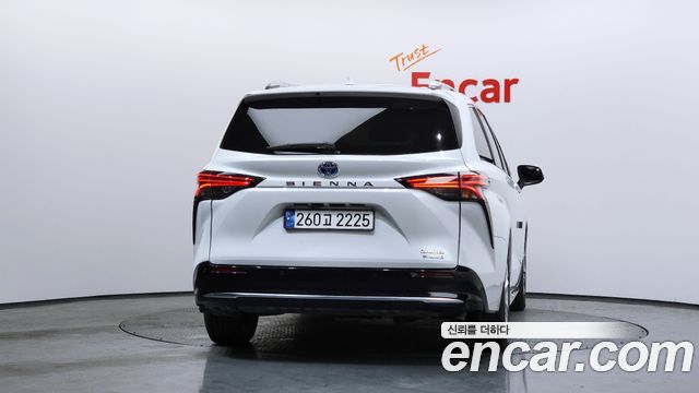 Toyota Sienna 4-го поколения 2.5 Hybrid 2WD - фото 3