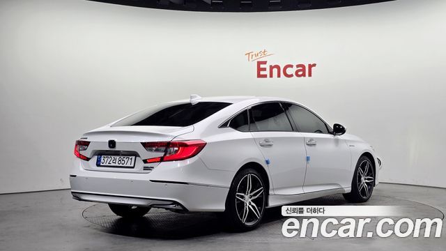 Honda Accord 10-го поколения 2.0 Hybrid Touring - фото 1