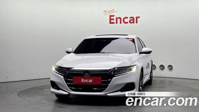Honda Accord 10-го поколения 2.0 Hybrid Touring - фото 2