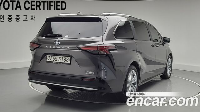 Toyota Sienna 4-го поколения 2.5 Hybrid 2WD - фото 1
