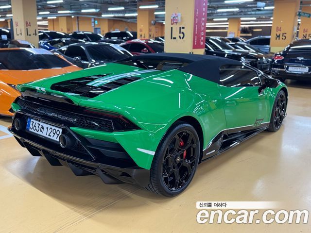 Lamborghini Huracan LP640-4 EVO Spyder - фото 1