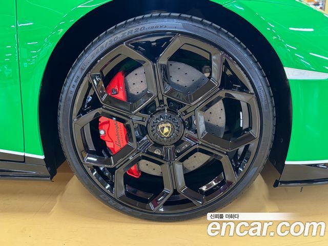 Lamborghini Huracan LP640-4 EVO Spyder - фото 4