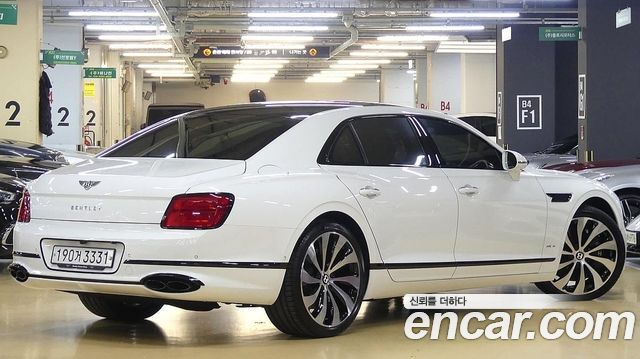 Bentley Flying Spur 3-го поколения 4.0 Azure - фото 2