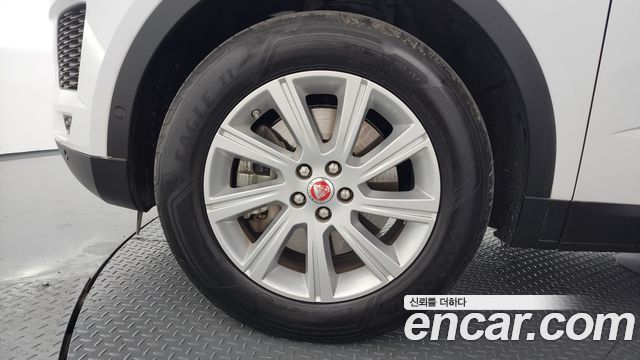 Jaguar E-PACE P250 S - фото 4
