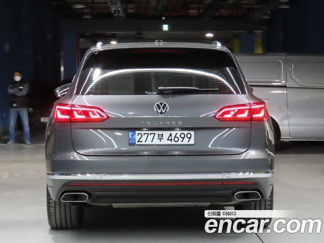 Volkswagen Touareg 3-го поколения 3.0 TDI Prestige - фото 3