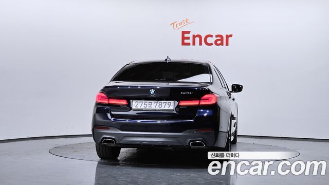 BMW 5-Series G30 520i M Sport - фото 3