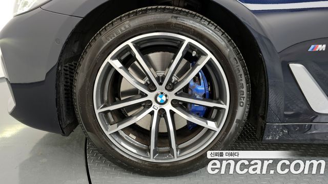 BMW 5-Series G30 520i M Sport - фото 4