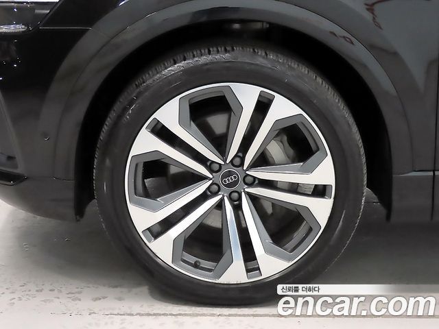 Audi Q8 55 TFSI Quattro Premium - фото 4