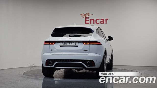 Jaguar E-PACE R250 R-Dynamic SE - фото 3
