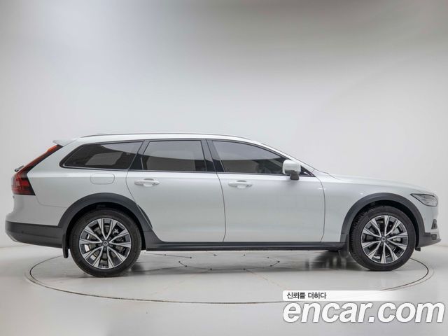 Volvo V90 B5 Ultra AWD - фото 2