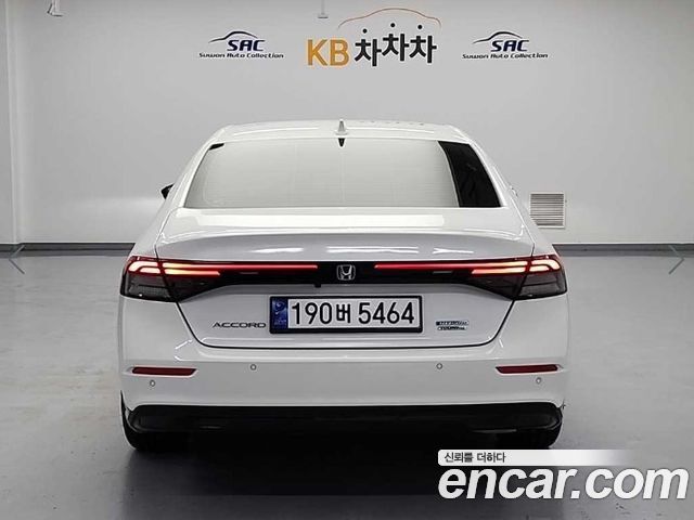 Honda Accord 11-го поколения 2.0 Hybrid Touring - фото 2